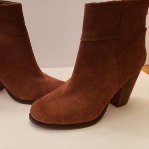 Arturo Chiang brown leather booties 10 m like new
